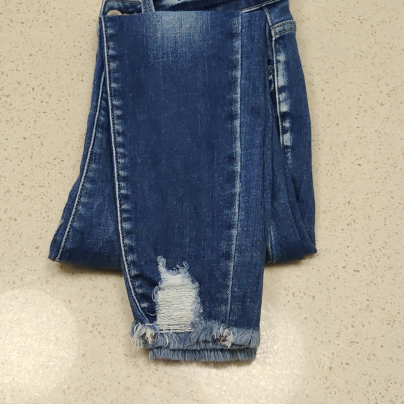 KanCan Kurvy Destructed Skinny - Picture 2 of 4